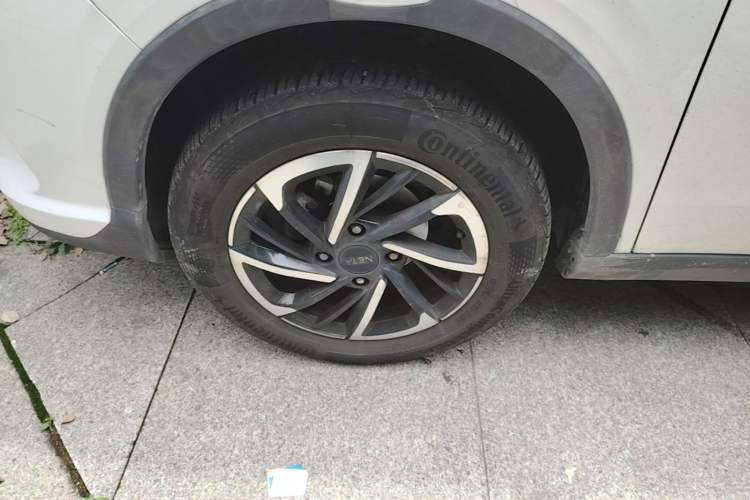 Used NETA V 2021 Long-Range Entertainment Edition Left Front Wheel Hub