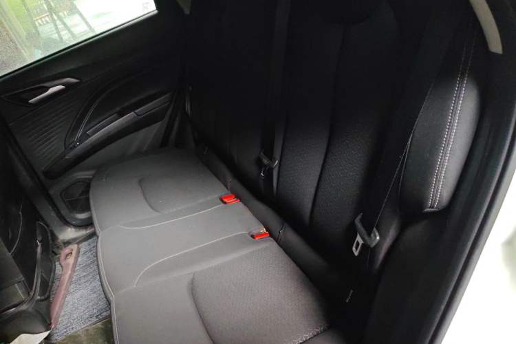 Used NETA V 2021 Standard Range Entertainment Version – Upgraded Model Left Rear Seat