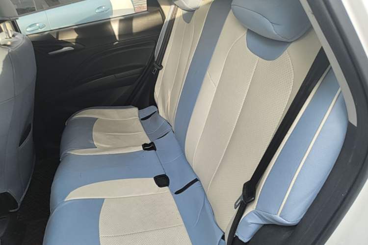 Used NETA V 2021 Standard Range Entertainment Edition Left Rear Seat