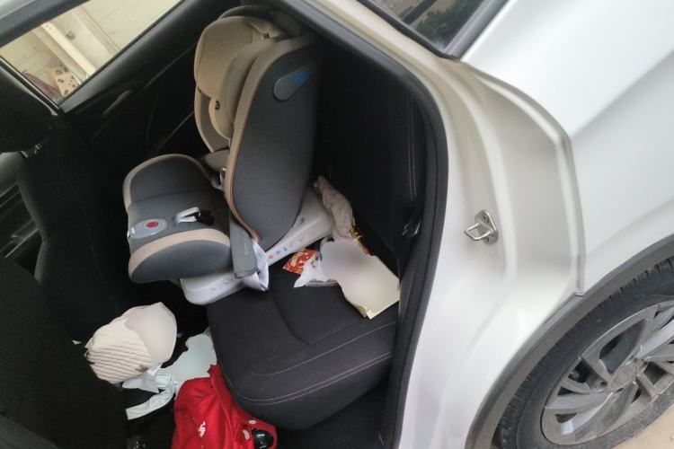 Used NETA V 2021 Standard Range Entertainment Version – Upgraded Model Left Rear Seat