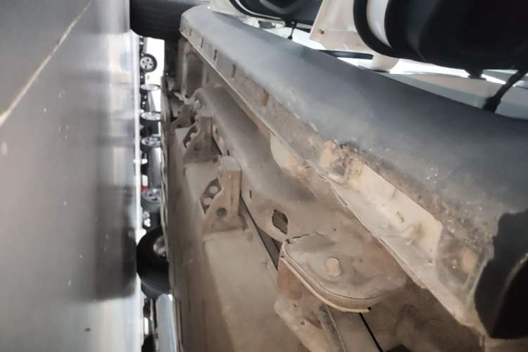 Used NETA V 2021 Long-Range Entertainment Edition Upgrade Model Left Side Sill