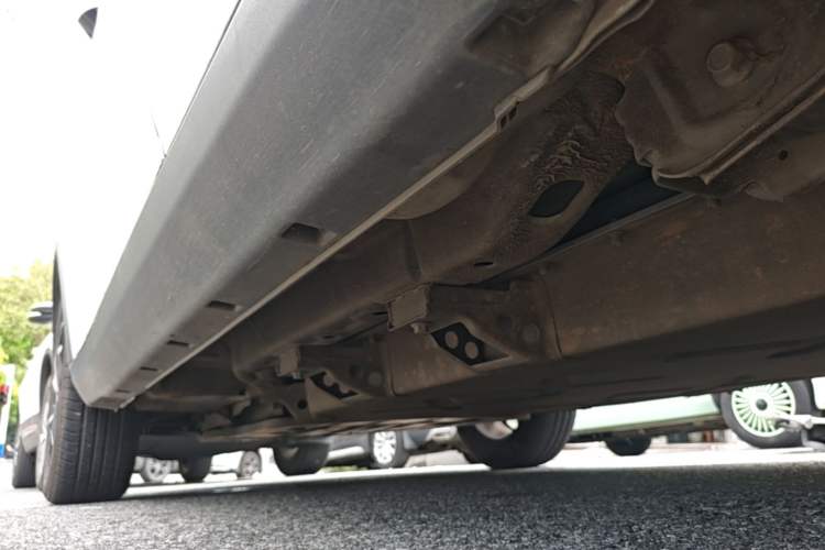 Used NETA V 2021 Long-Range Entertainment Edition Upgrade Model Left Side Sill