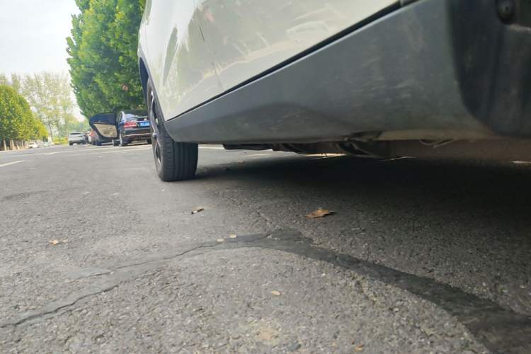 Used NETA V 2021 Long-Range Entertainment Edition Upgrade Model Left Side Sill