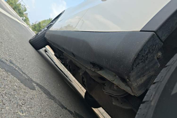 Used NETA V 2021 Long-Range Entertainment Edition Upgrade Model Left Side Sill