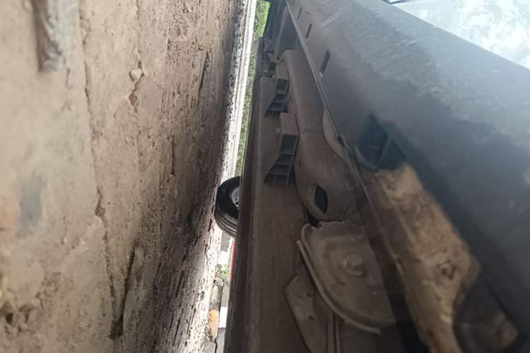 Used NETA V 2021 Standard Range Entertainment Version – Upgraded Model Left Side Sill