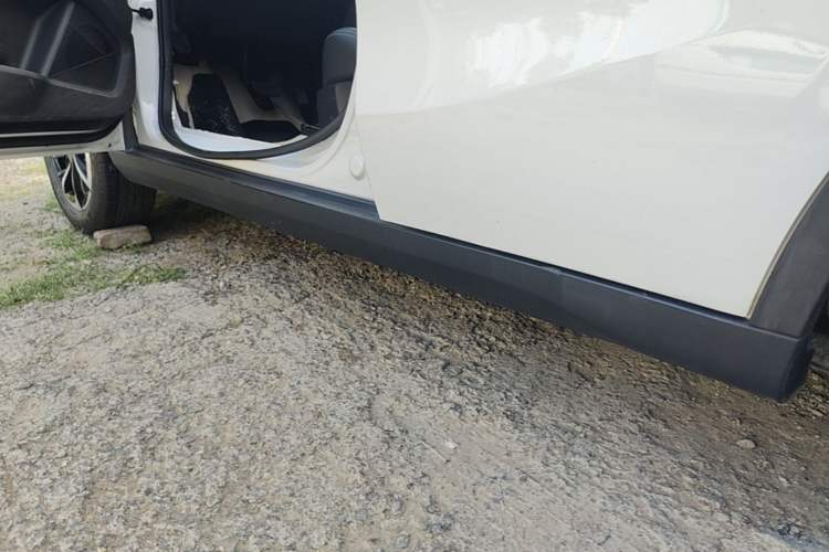 Used NETA V 2021 Long-Range Entertainment Edition Upgrade Model Left Side Sill