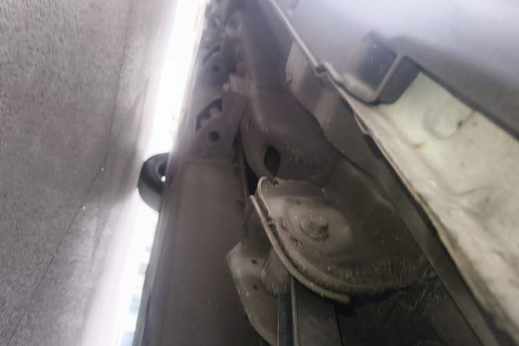 Used NETA V 2021 Long-Range Entertainment Edition Upgrade Model Left Side Sill
