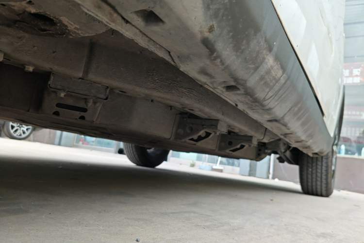 Used NETA V 2021 Long-Range Entertainment Edition Upgrade Model Left Side Sill