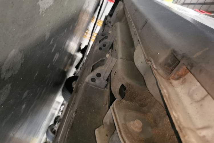 Used NETA V 2021 Long-Range Smart Edition Left Side Sill