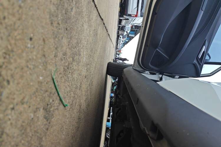 Used NETA V 2021 Long-Range Industry Custom Edition Left Side Sill