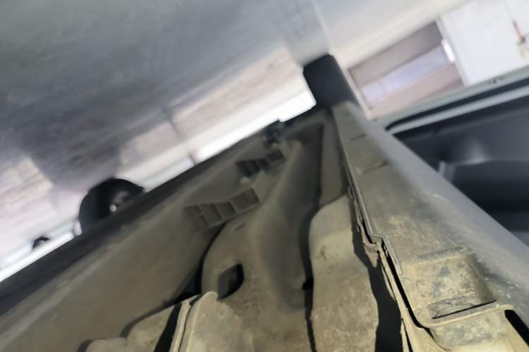 Used NETA V 2021 Standard Range Entertainment Version – Upgraded Model Left Side Sill