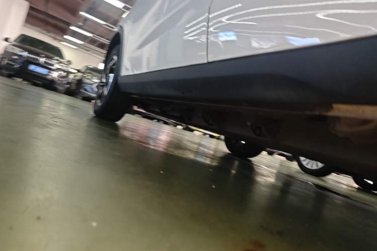 Used NETA V 2021 Long-Range Entertainment Edition Upgrade Model Left Side Sill