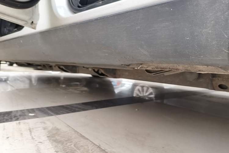 Used NETA V 2021 Long-Range Entertainment Edition Upgrade Model Left Side Sill