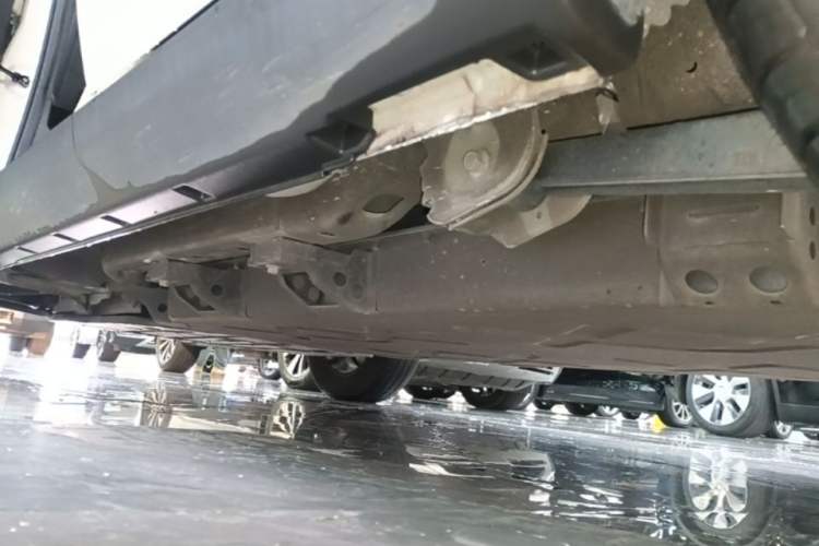 Used NETA V 2021 Long-Range Entertainment Edition Upgrade Model Left Side Sill