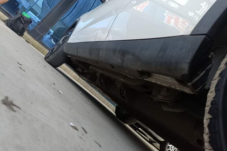 Used NETA V 2021 Long-Range Entertainment Edition Upgrade Model Left Side Sill