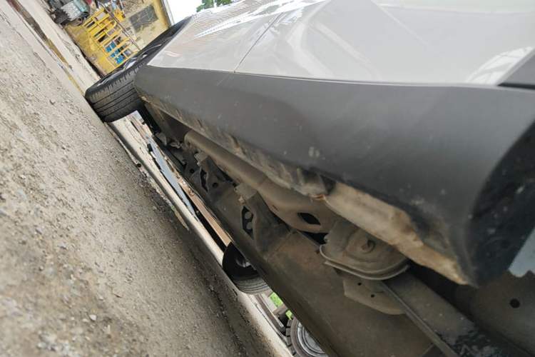 Used NETA V 2021 Long-Range Entertainment Edition Upgrade Model Left Side Sill
