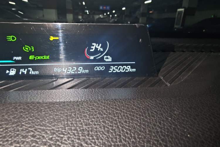 Used NETA V 2021 Long-Range Entertainment Edition Odometer Close Up