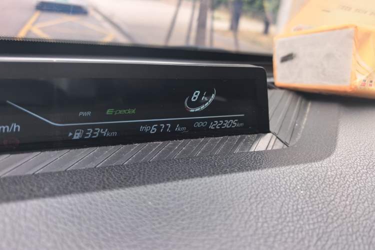 Used NETA V 2021 Long-Range Entertainment Edition Odometer Close Up