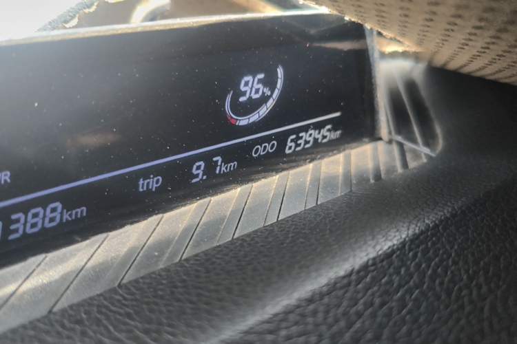 Used NETA V 2021 Long-Range Entertainment Edition Upgrade Model Odometer Close Up