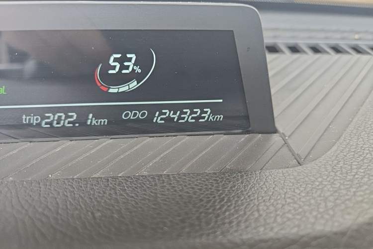 Used NETA V 2021 Long-Range Entertainment Edition Odometer Close Up