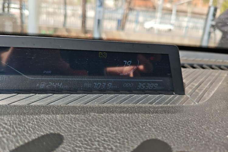 Used NETA V 2021 Standard Range Entertainment Version – Upgraded Model Odometer Close Up