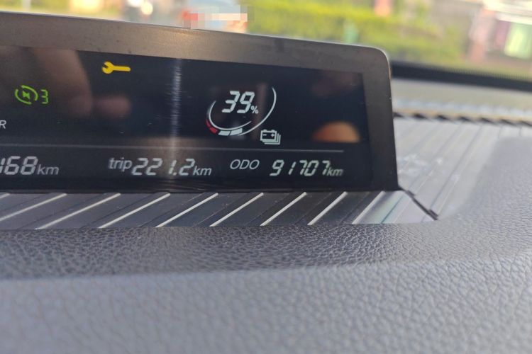 Used NETA V 2021 Long-Range Entertainment Edition Odometer Close Up