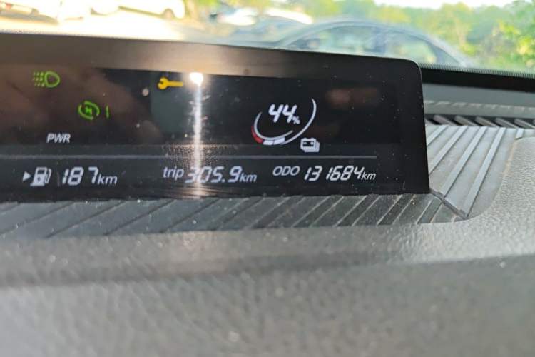 Used NETA V 2021 Long-Range Entertainment Edition Odometer Close Up