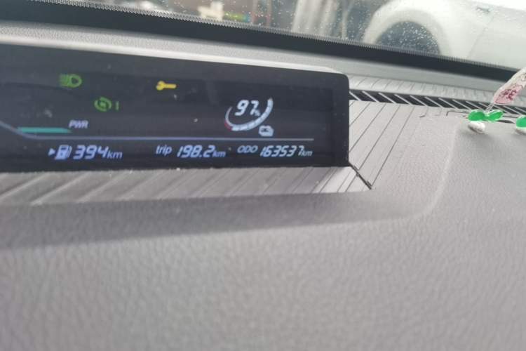 Used NETA V 2021 Long-Range Entertainment Edition Odometer Close Up