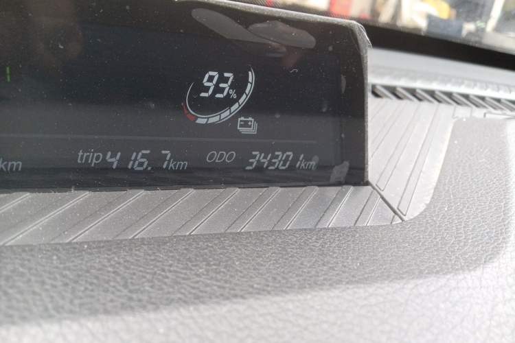 Used NETA V 2021 Long-Range Entertainment Edition Odometer Close Up