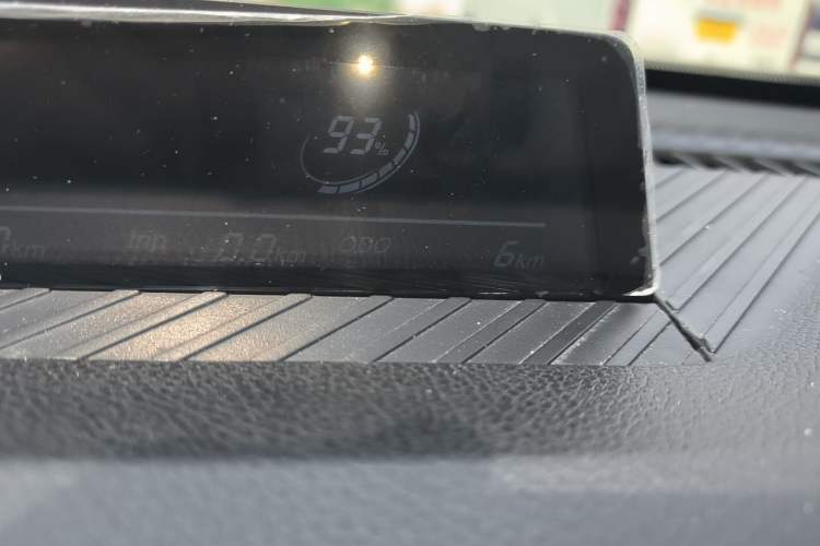 Used NETA V 2021 Long-Range Entertainment Edition Odometer Close Up