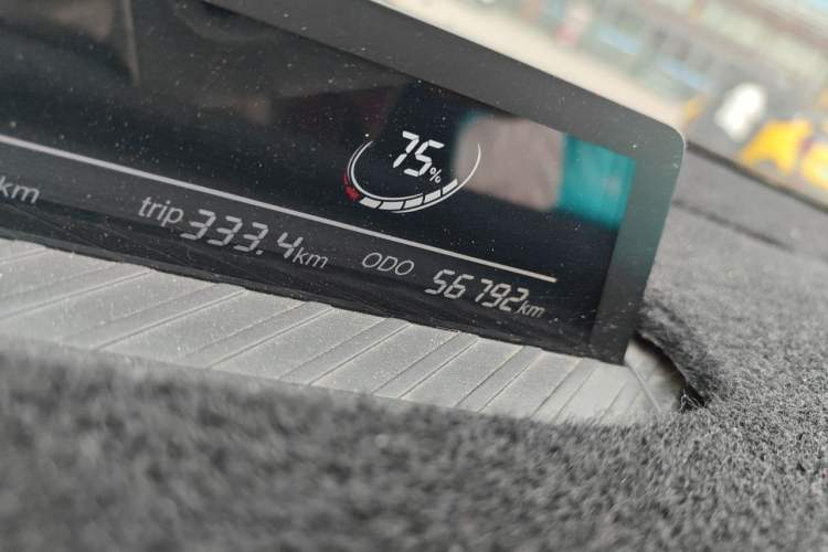 Used NETA V 2021 Long-Range Entertainment Edition Upgrade Model Odometer Close Up