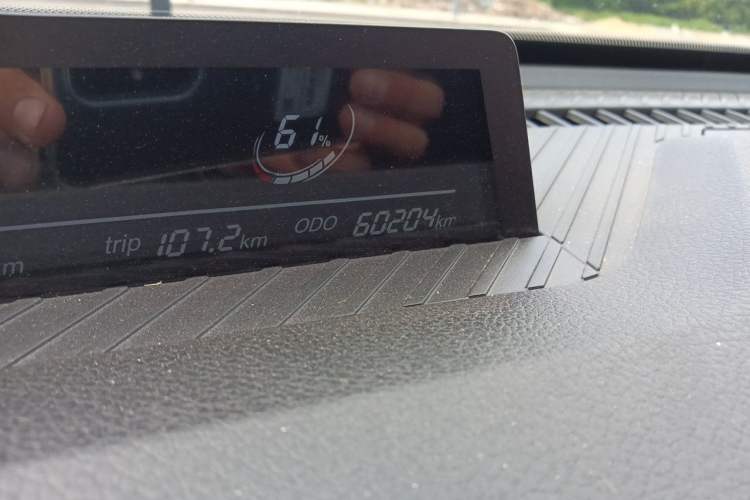 Used NETA V 2021 Long-Range Entertainment Edition Upgrade Model Odometer Close Up