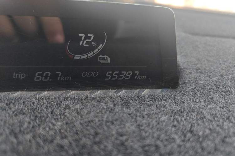 Used NETA V 2021 Standard Range Entertainment Edition Odometer Close Up
