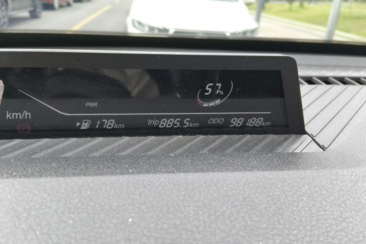 Used NETA V 2021 Standard Range Entertainment Version – Upgraded Model Odometer Close Up