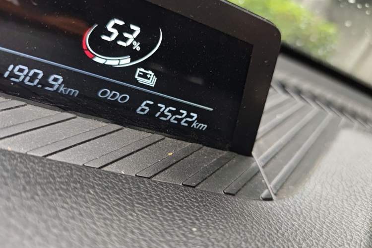 Used NETA V 2021 Standard Range Entertainment Edition Odometer Close Up