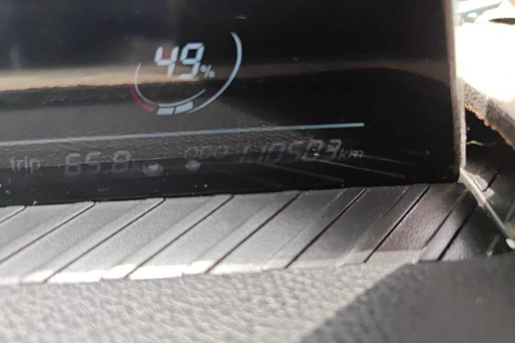 Used NETA V 2021 Long-Range Entertainment Edition Upgrade Model Odometer Close Up
