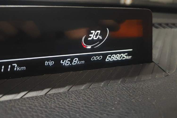 Used NETA V 2021 Long-Range Entertainment Edition Upgrade Model Odometer Close Up