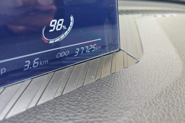 Used NETA V 2021 Long-Range Entertainment Edition Upgrade Model Odometer Close Up