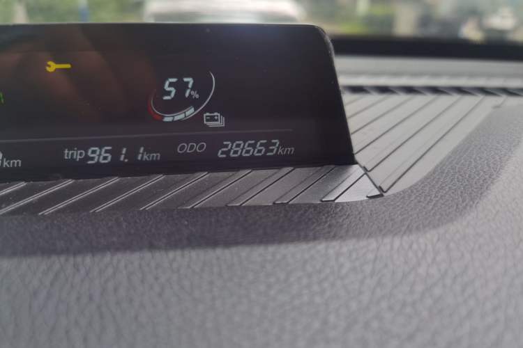 Used NETA V 2021 Long-Range Entertainment Edition Odometer Close Up