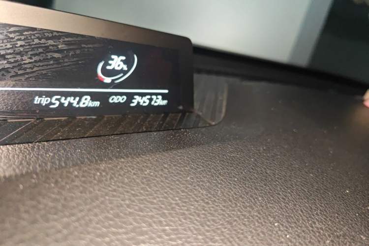 Used NETA V 2021 Long-Range Entertainment Edition Odometer Close Up