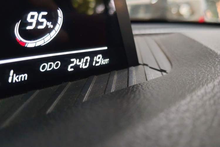 Used NETA V 2021 Long-Range Entertainment Edition Upgrade Model Odometer Close Up