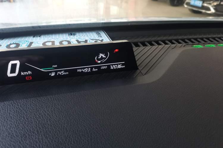 Used NETA V 2021 Long-Range Entertainment Edition Upgrade Model Odometer Close Up