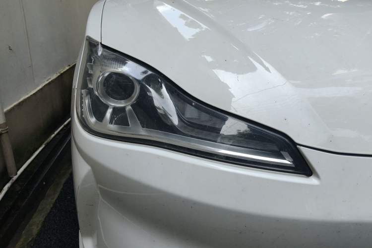 Used NETA V 2021 Long-Range Entertainment Edition Right Front Headlight