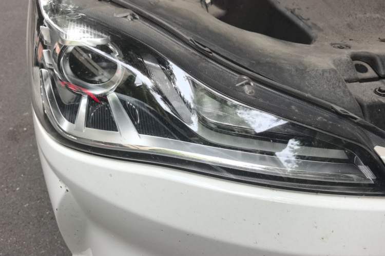 Used NETA V 2021 Long-Range Entertainment Edition Upgrade Model Right Front Headlight