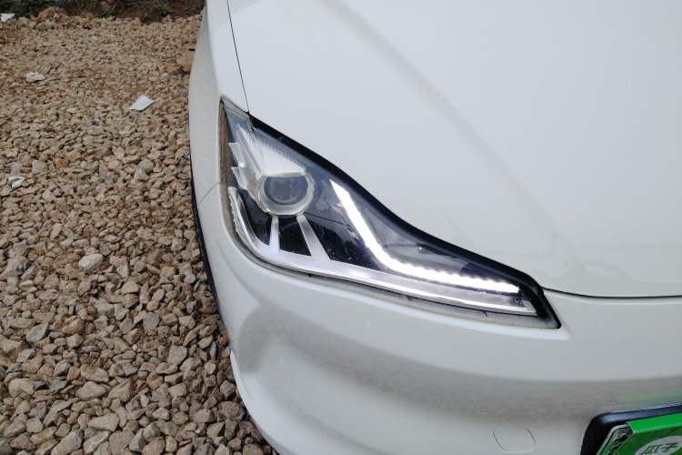 Used NETA V 2021 Standard Range Entertainment Edition Right Front Headlight