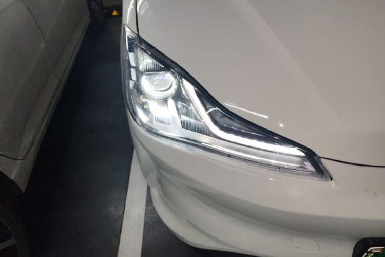 Used NETA V 2021 Standard Range Entertainment Edition Right Front Headlight