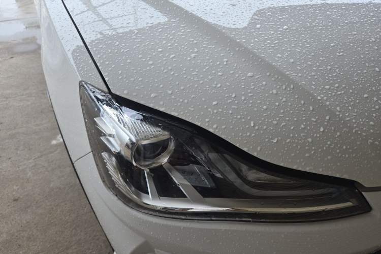 Used NETA V 2021 Long-Range Entertainment Edition Right Front Headlight