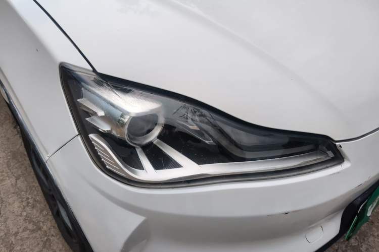 Used NETA V 2021 Standard Range Entertainment Edition Right Front Headlight
