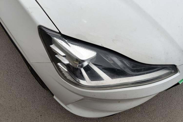Used NETA V 2021 Long-Range Entertainment Edition Upgrade Model Right Front Headlight