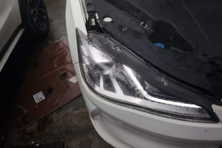 Used NETA V 2021 Long-Range Entertainment Edition Right Front Headlight